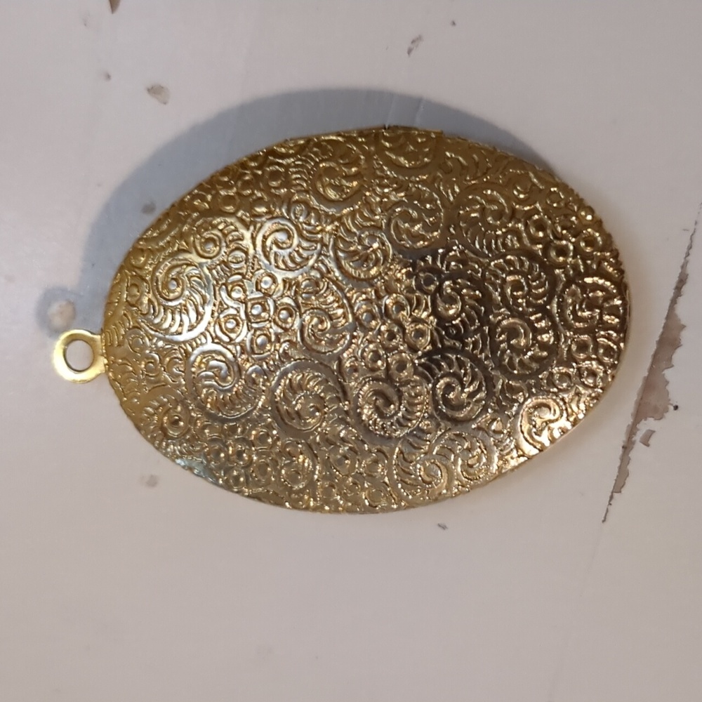 Vintage Costume Jewelry Locket - Picture 2 of 4